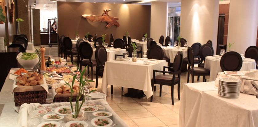 Imagen del bar/restaurante del Hotel Crowne Plaza Asuncion. Foto 3