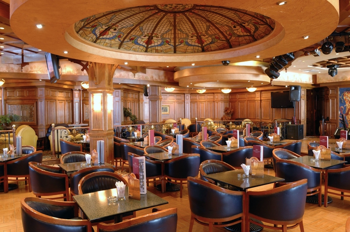 Imagen del bar/restaurante del Hotel Crowne Plaza Bahrain, An Ihg. Foto 4