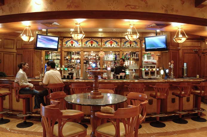 Imagen del bar/restaurante del Hotel Crowne Plaza Bahrain, An Ihg. Foto 7