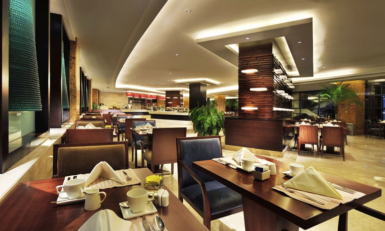 Imagen del bar/restaurante del Hotel Crowne Plaza Beijing International Airport, An Ihg. Foto 5
