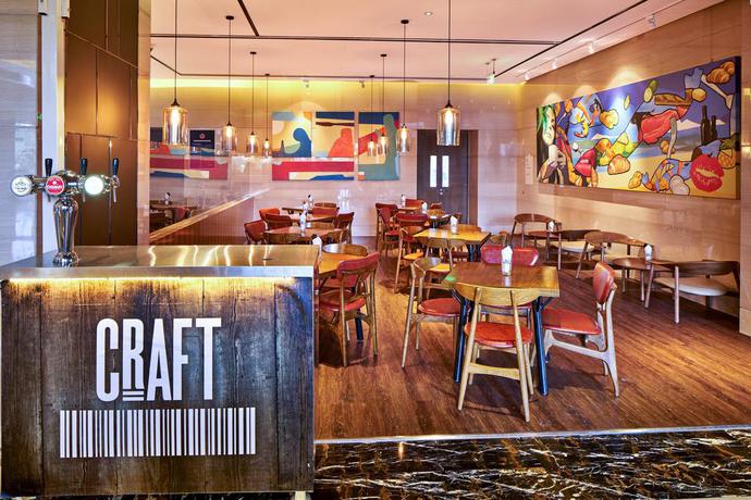 Imagen del bar/restaurante del Hotel Crowne Plaza Beijing Lido, An Ihg. Foto 3