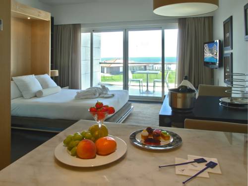 Imagen de la habitación del Hotel Crowne Plaza Caparica Lisbon, An Ihg. Foto 6