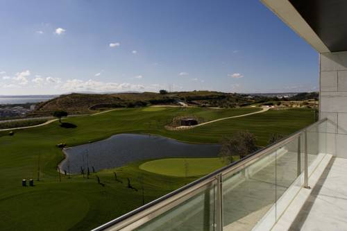 Imagen de la habitación del Hotel Crowne Plaza Caparica Lisbon, An Ihg. Foto 11