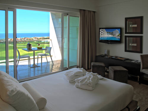 Imagen de la habitación del Hotel Crowne Plaza Caparica Lisbon, An Ihg. Foto 12