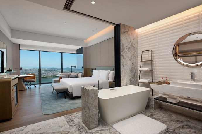 Imagen de la habitación del Hotel Crowne Plaza Chaozhou Riverside, an IHG. Foto 8