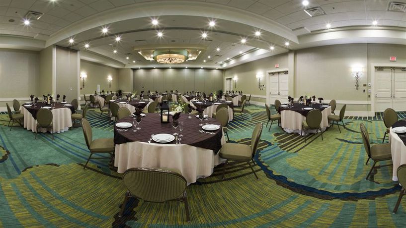 Imagen del bar/restaurante del Hotel Crowne Plaza Charleston Airport - Conv Ctr, An Ihg. Foto 4