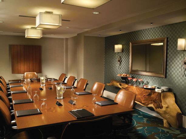 Imagen de la habitación del Hotel Crowne Plaza Charleston Airport - Conv Ctr, An Ihg. Foto 8