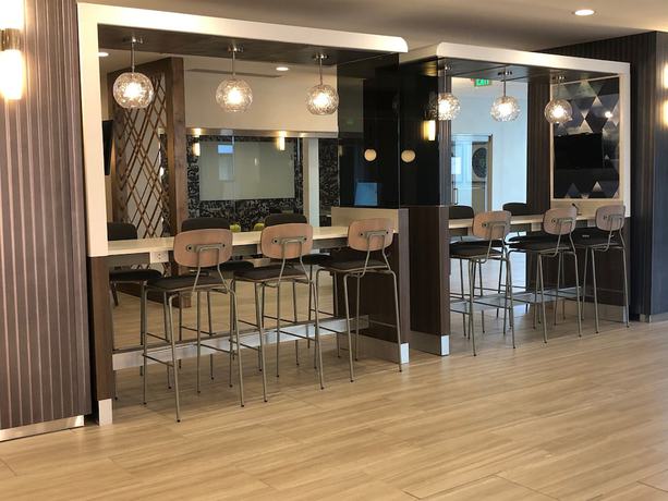 Imagen de los interiores del Hotel Crowne Plaza Chicago-Northbrook, an IHG. Foto 16