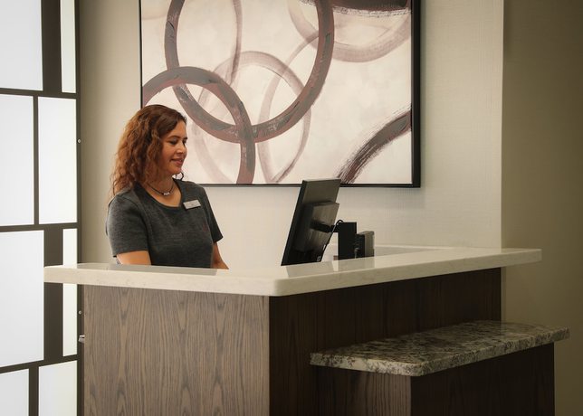 Imagen de los interiores del Hotel Crowne Plaza Chicago-Northbrook, an IHG. Foto 18