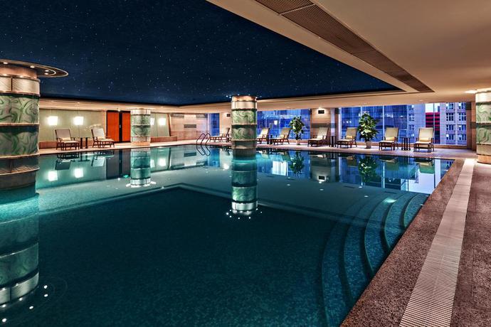 Imagen de la piscina del Hotel Crowne Plaza Chongqing Jiefangbei, An Ihg. Foto 14