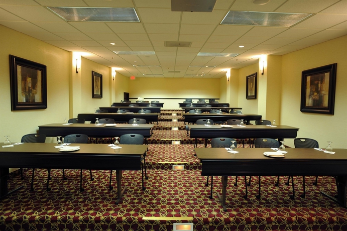 Imagen de los interiores del Hotel Crowne Plaza Cleveland Airport, An Ihg. Foto 9