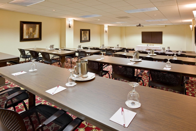 Imagen de los interiores del Hotel Crowne Plaza Cleveland Airport, An Ihg. Foto 12