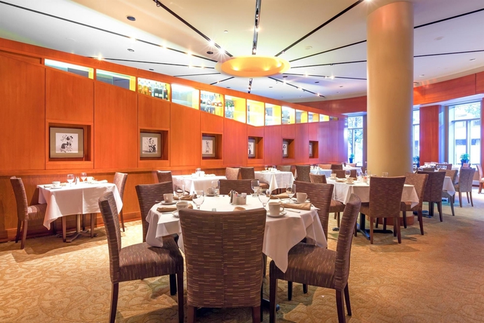 Imagen del bar/restaurante del Hotel Crowne Plaza Cleveland At Playhouse Square, An Ihg. Foto 4