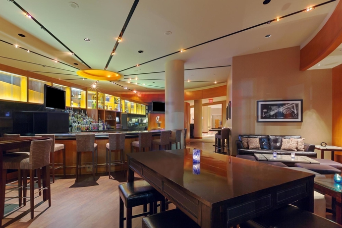 Imagen del bar/restaurante del Hotel Crowne Plaza Cleveland At Playhouse Square, An Ihg. Foto 5