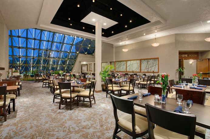 Imagen del bar/restaurante del Hotel Crowne Plaza Columbus North- Worthington, An Ihg. Foto 5