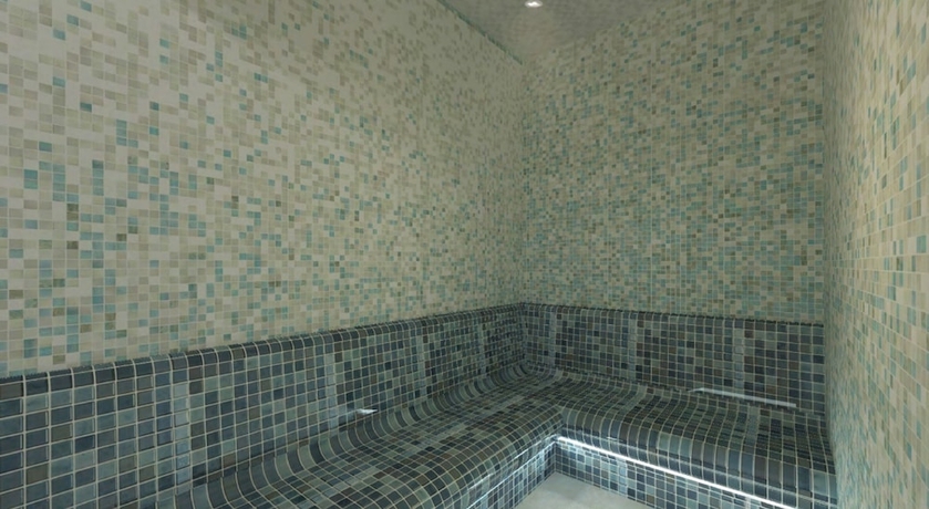 Imagen de la piscina del Hotel Crowne Plaza Constanta Mamaia Beach, an IHG. Foto 19