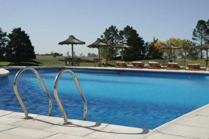 Imagen de la piscina del Hotel Crowne Plaza Cordoba. Foto 5