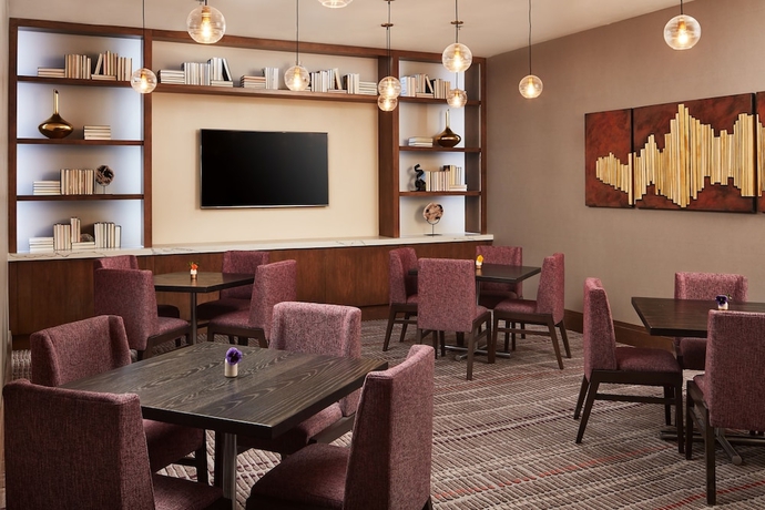 Imagen del bar/restaurante del Hotel Crowne Plaza Dallas Love Field - Med Area, An Ihg. Foto 5