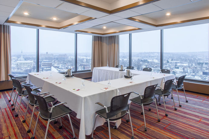 Imagen de los interiores del Hotel Crowne Plaza Dayton. Foto 10