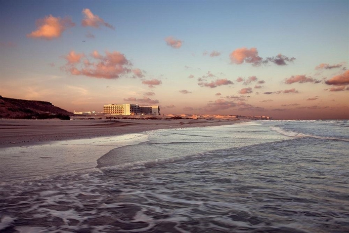 Imagen de los exteriores del Hotel Crowne Plaza Duqm, An Ihg. Foto 8