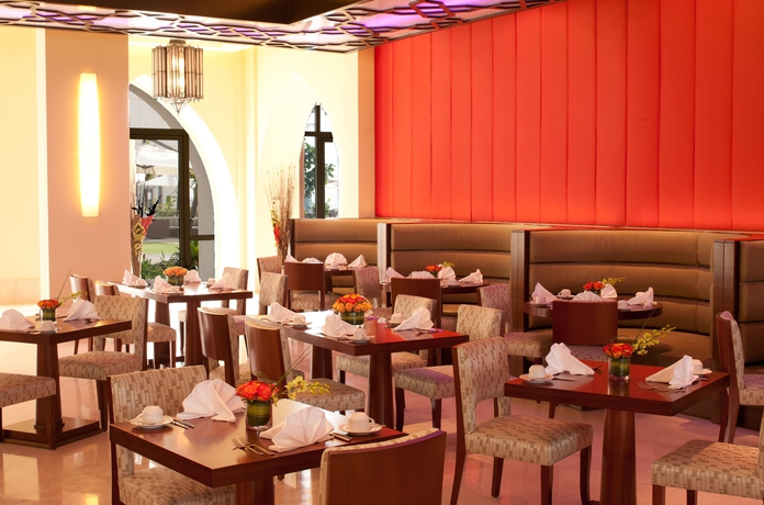Imagen del bar/restaurante del Hotel Crowne Plaza Duqm, An Ihg. Foto 5