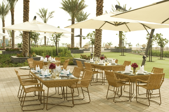 Imagen del bar/restaurante del Hotel Crowne Plaza Duqm, An Ihg. Foto 6