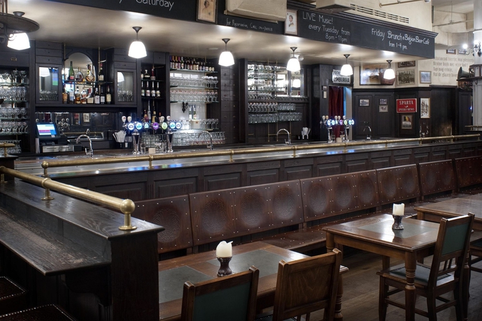 Imagen del bar/restaurante del Hotel Crowne Plaza Festival City, An Ihg. Foto 2