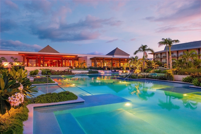 Imagen de la piscina del Hotel Crowne Plaza Fiji Nadi Bay Resort And Spa, An Ihg. Foto 18