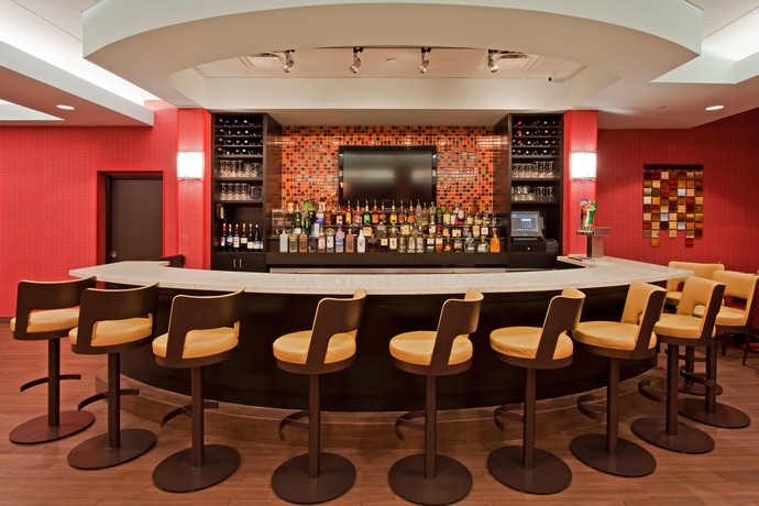 Imagen del bar/restaurante del Hotel Crowne Plaza Fort Lauderdale Airport. Foto 2