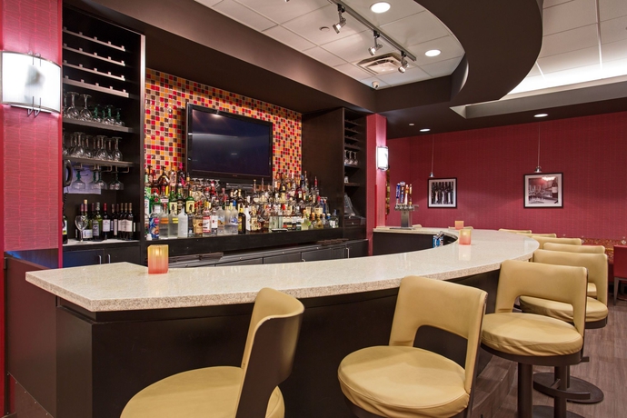 Imagen del bar/restaurante del Hotel Crowne Plaza Fort Lauderdale Airport. Foto 3