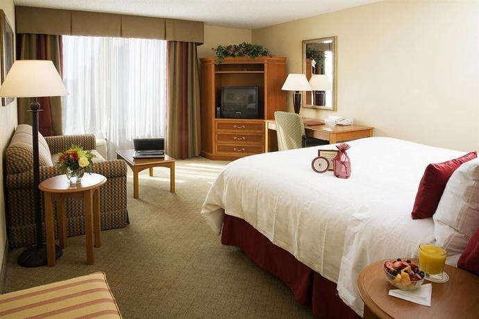 Imagen de la habitación del Hotel Crowne Plaza Fort Myers At Bell Tower Shops. Foto 6