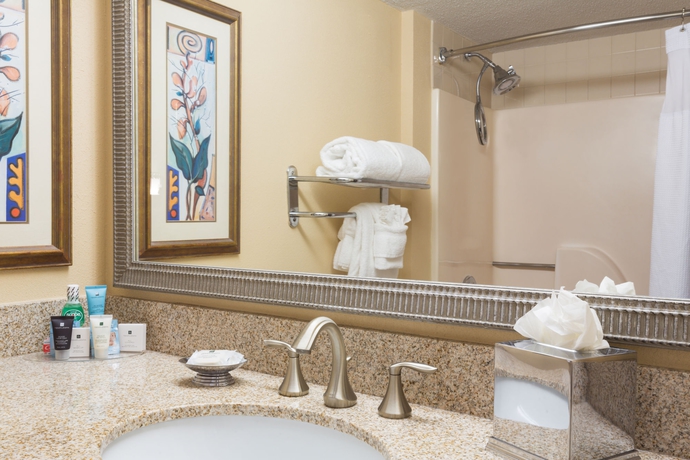 Imagen de la habitación del Hotel Crowne Plaza Fort Myers At Bell Tower Shops. Foto 9