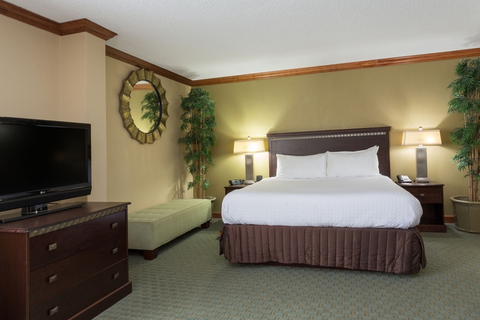 Imagen de la habitación del Hotel Crowne Plaza Fort Myers At Bell Tower Shops. Foto 11