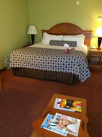 Imagen de la habitación del Hotel Crowne Plaza Fort Myers At Bell Tower Shops. Foto 12