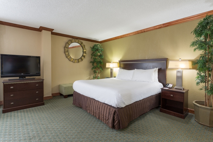 Imagen de la habitación del Hotel Crowne Plaza Fort Myers At Bell Tower Shops. Foto 15