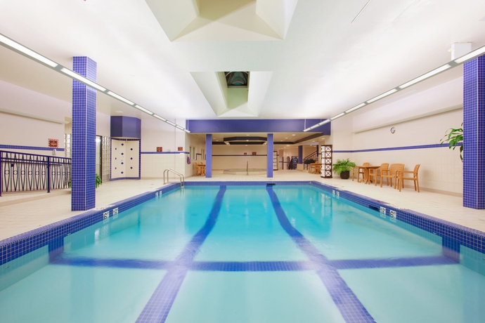Imagen de la piscina del Hotel Crowne Plaza Fredericton-lord Beaverbrook, An Ihg. Foto 16