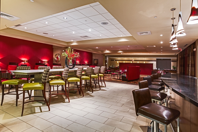 Imagen del bar/restaurante del Hotel Crowne Plaza Ft. Myers Gulf Coast, An Ihg. Foto 4