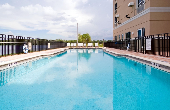 Imagen de la piscina del Hotel Crowne Plaza Ft. Myers Gulf Coast, An Ihg. Foto 16