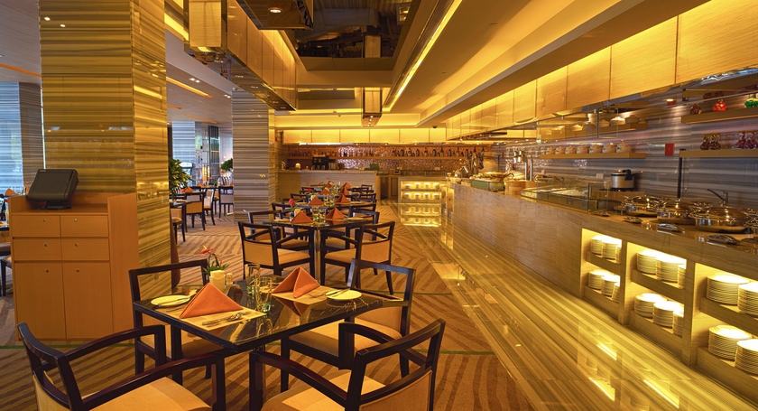 Imagen del bar/restaurante del Hotel Crowne Plaza Guangzhou Huadu, An Ihg. Foto 7