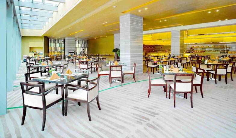 Imagen del bar/restaurante del Hotel Crowne Plaza Guangzhou Huadu, An Ihg. Foto 8