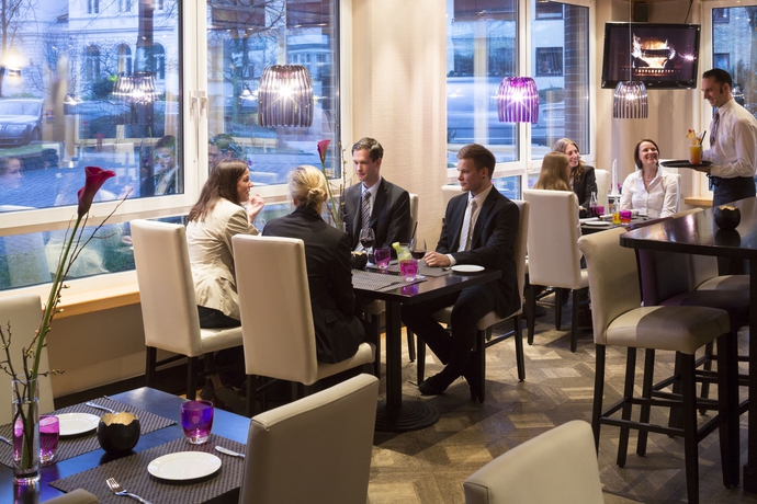 Imagen del bar/restaurante del Hotel Crowne Plaza Hamburg - City Alster, An Ihg. Foto 2
