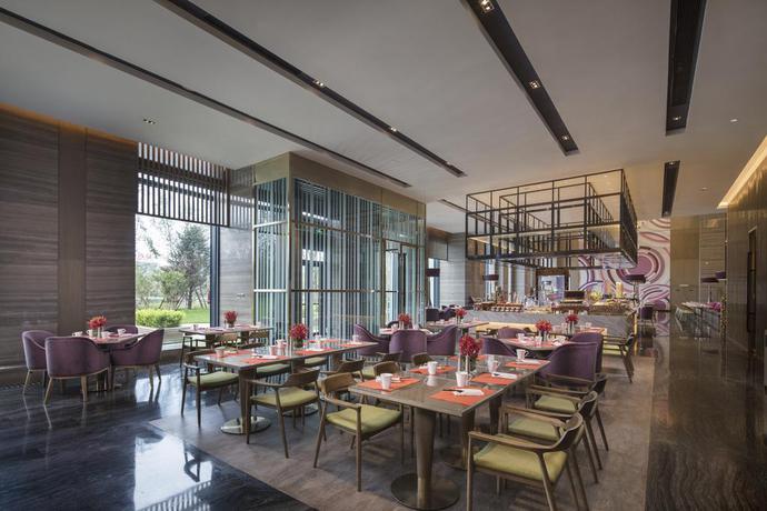 Imagen del bar/restaurante del Hotel Crowne Plaza Harbin Songbei, An Ihg. Foto 2