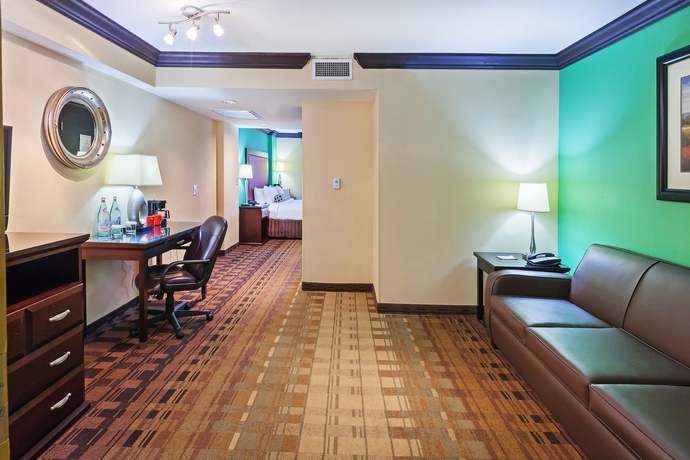 Imagen de los interiores del Hotel Crowne Plaza Houston Suites. Foto 10