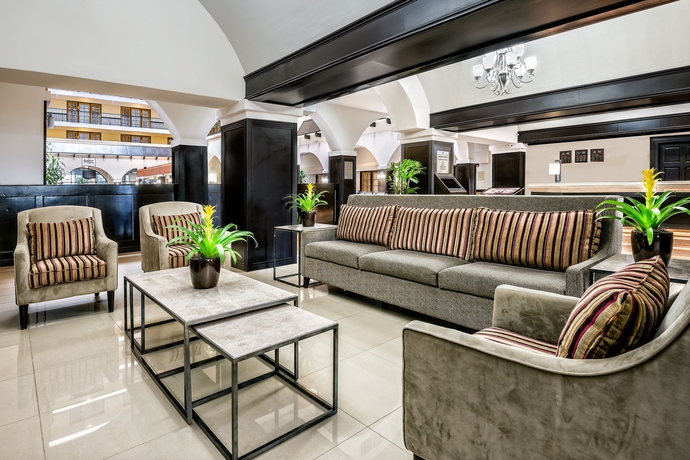 Imagen de los interiores del Hotel Crowne Plaza Houston Suites. Foto 12
