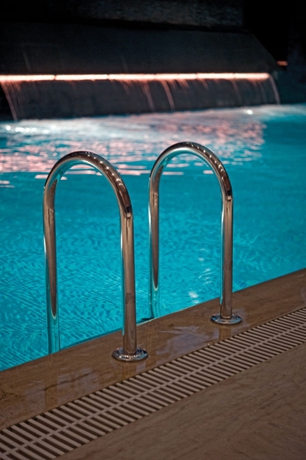 Imagen de la piscina del Hotel Crowne Plaza Istanbul - Asia, An Ihg. Foto 10