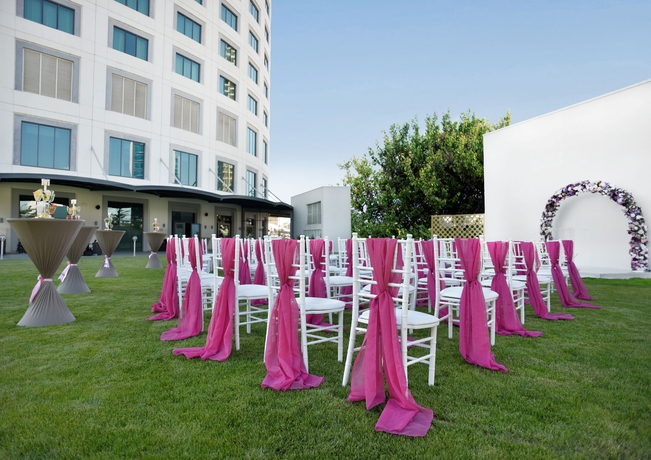 Imagen de los exteriores del Hotel Crowne Plaza Istanbul - Oryapark, An Ihg. Foto 9