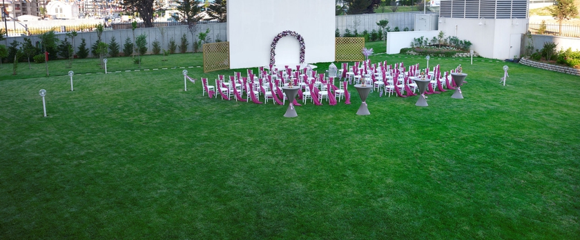 Imagen de los exteriores del Hotel Crowne Plaza Istanbul - Oryapark, An Ihg. Foto 11