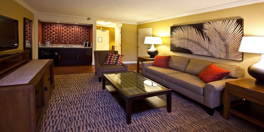 Imagen de los interiores del Hotel Crowne Plaza Jacksonville Airport/i-95n, An Ihg. Foto 13