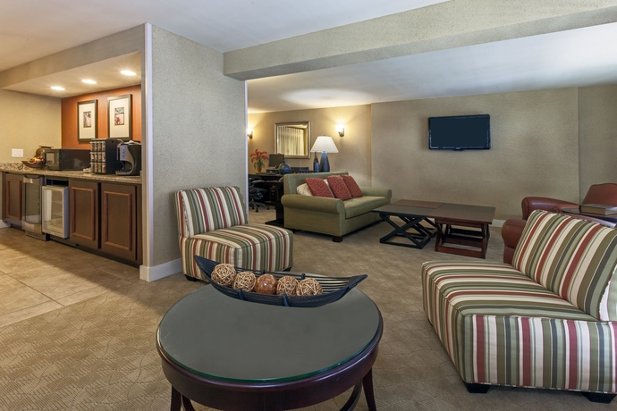 Imagen de los interiores del Hotel Crowne Plaza Jacksonville Airport/i-95n, An Ihg. Foto 16