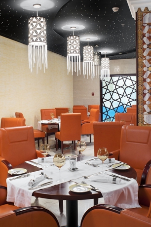 Imagen del bar/restaurante del Hotel Crowne Plaza Jeddah, An Ihg. Foto 5